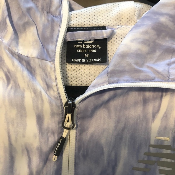 New Balance Reflective Wind Breaker - Picture 4 of 4